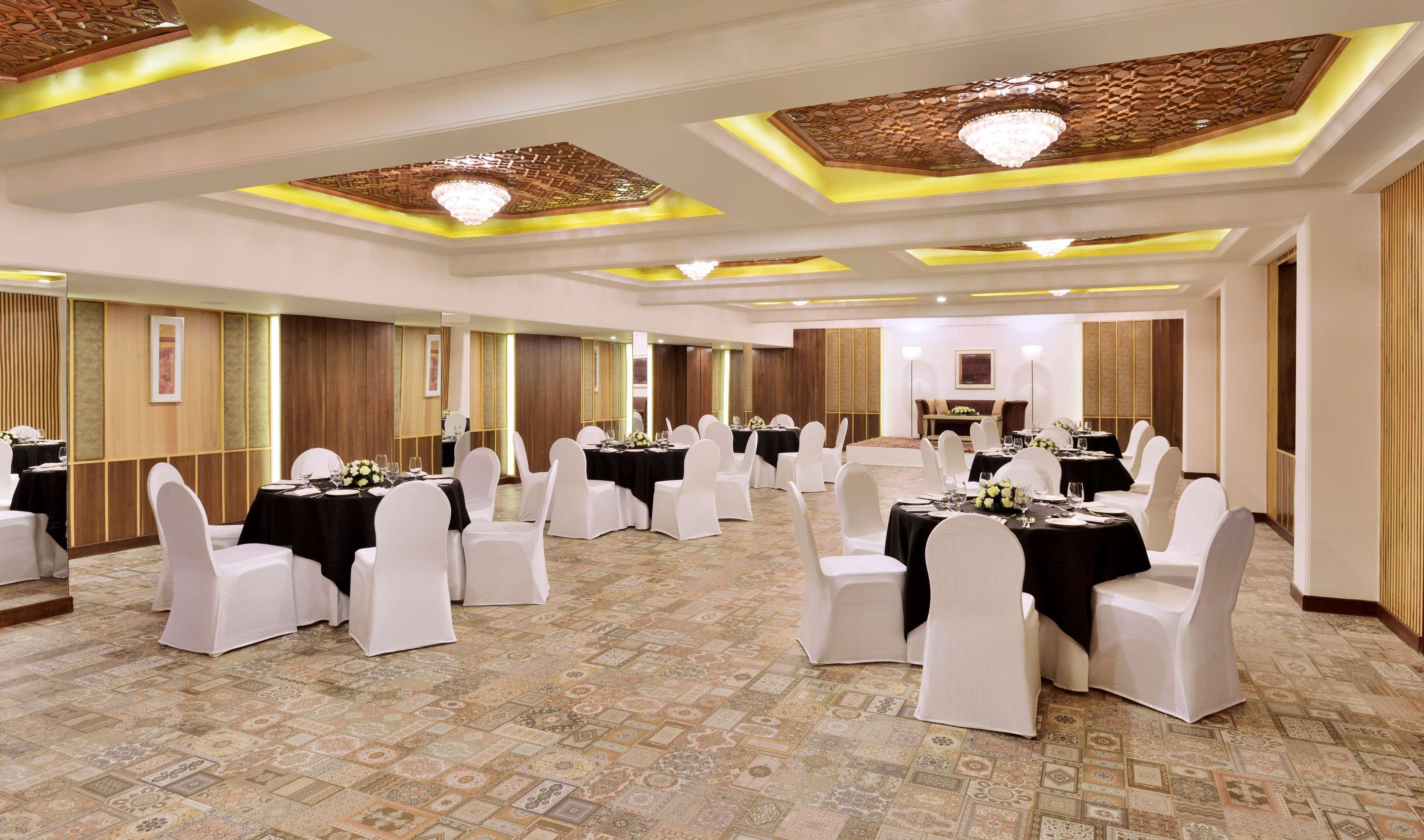 Radisson Srinagar Ξενοδοχείο Εξωτερικό φωτογραφία