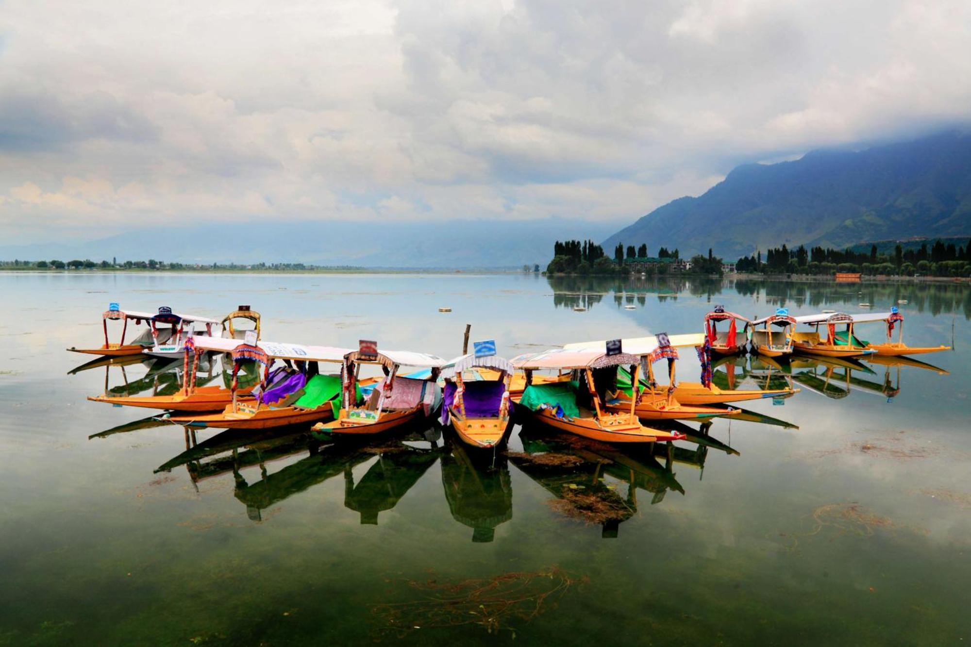 Radisson Srinagar Ξενοδοχείο Εξωτερικό φωτογραφία