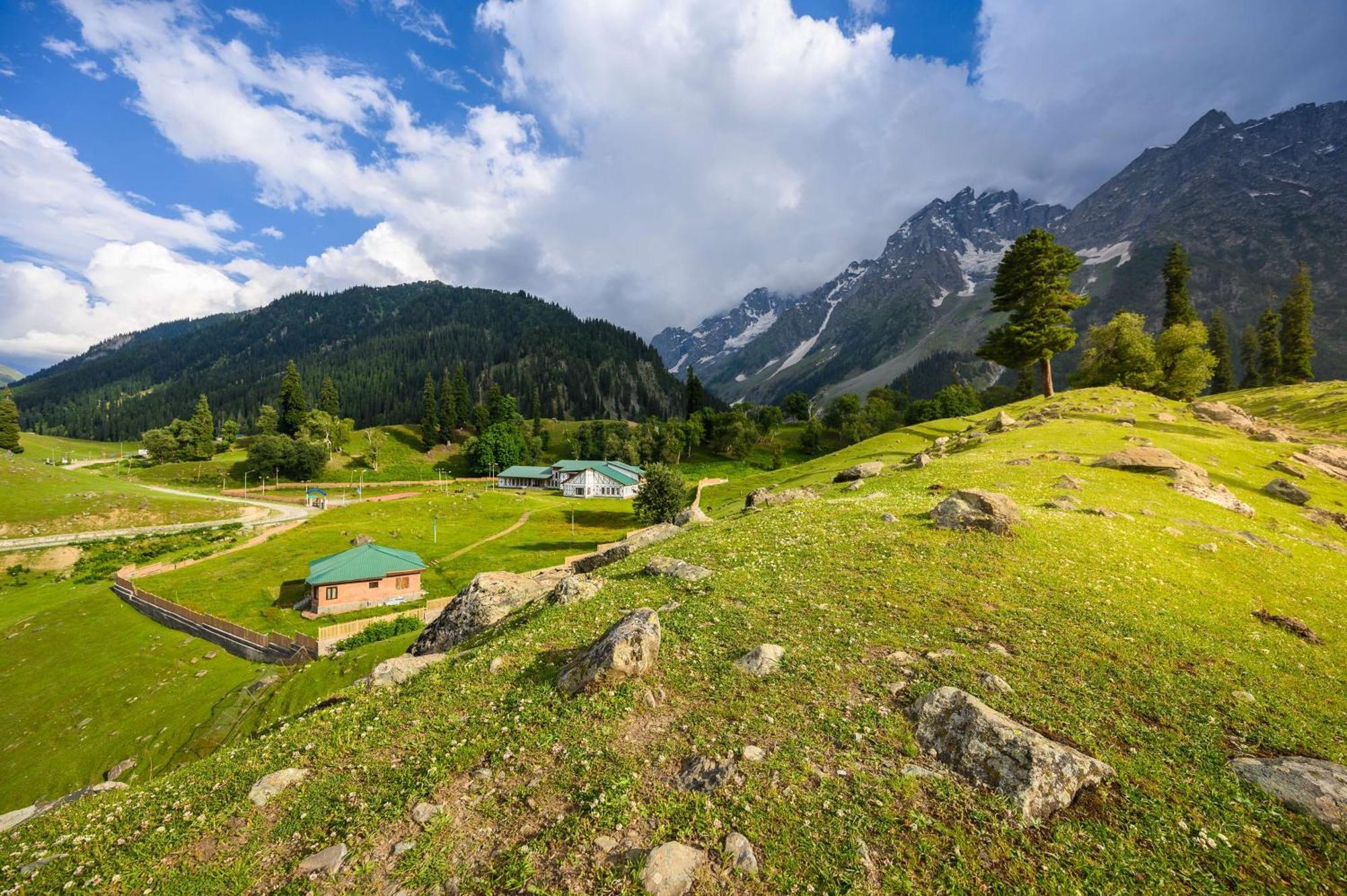 Radisson Srinagar Ξενοδοχείο Εξωτερικό φωτογραφία