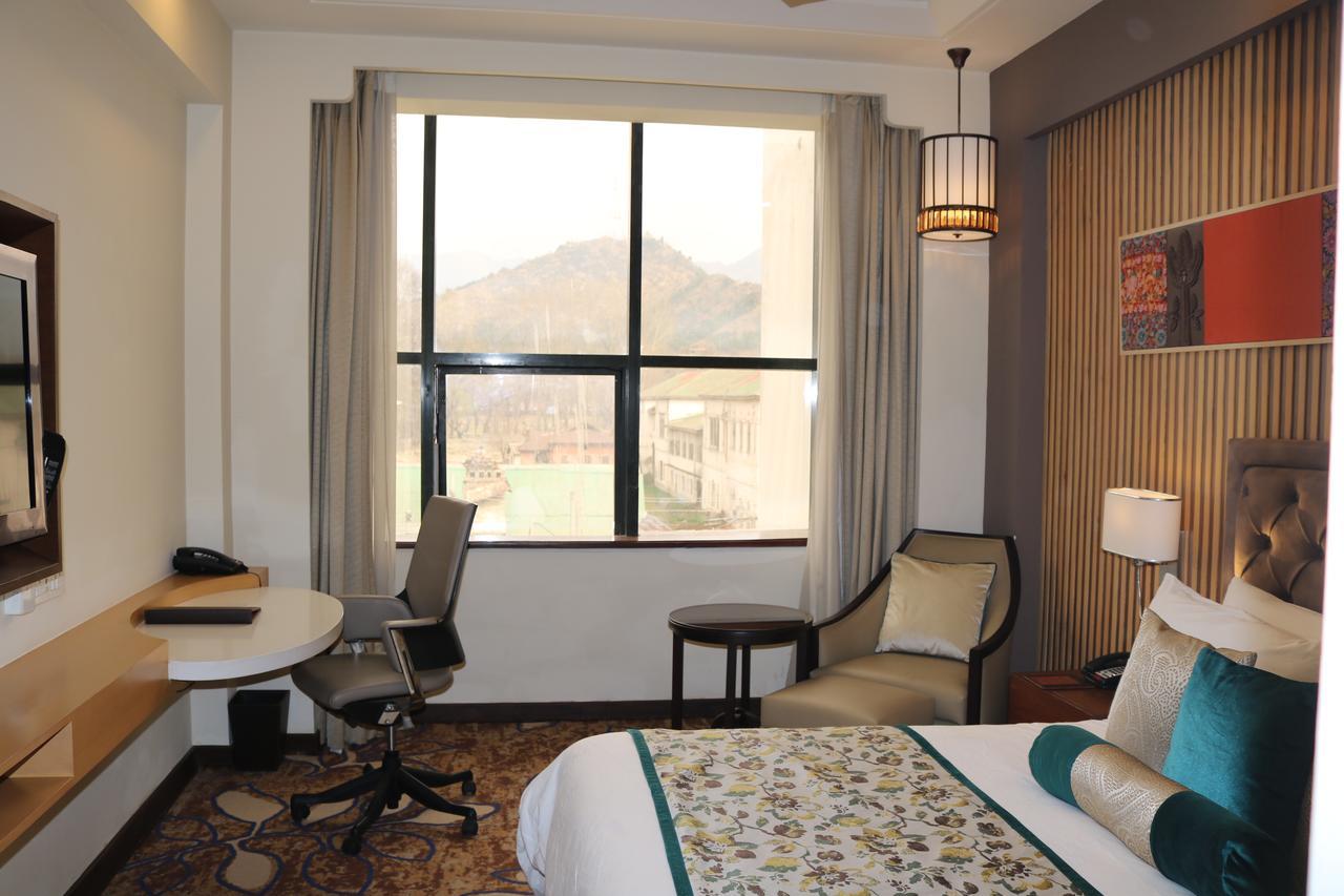 Radisson Srinagar Ξενοδοχείο Εξωτερικό φωτογραφία