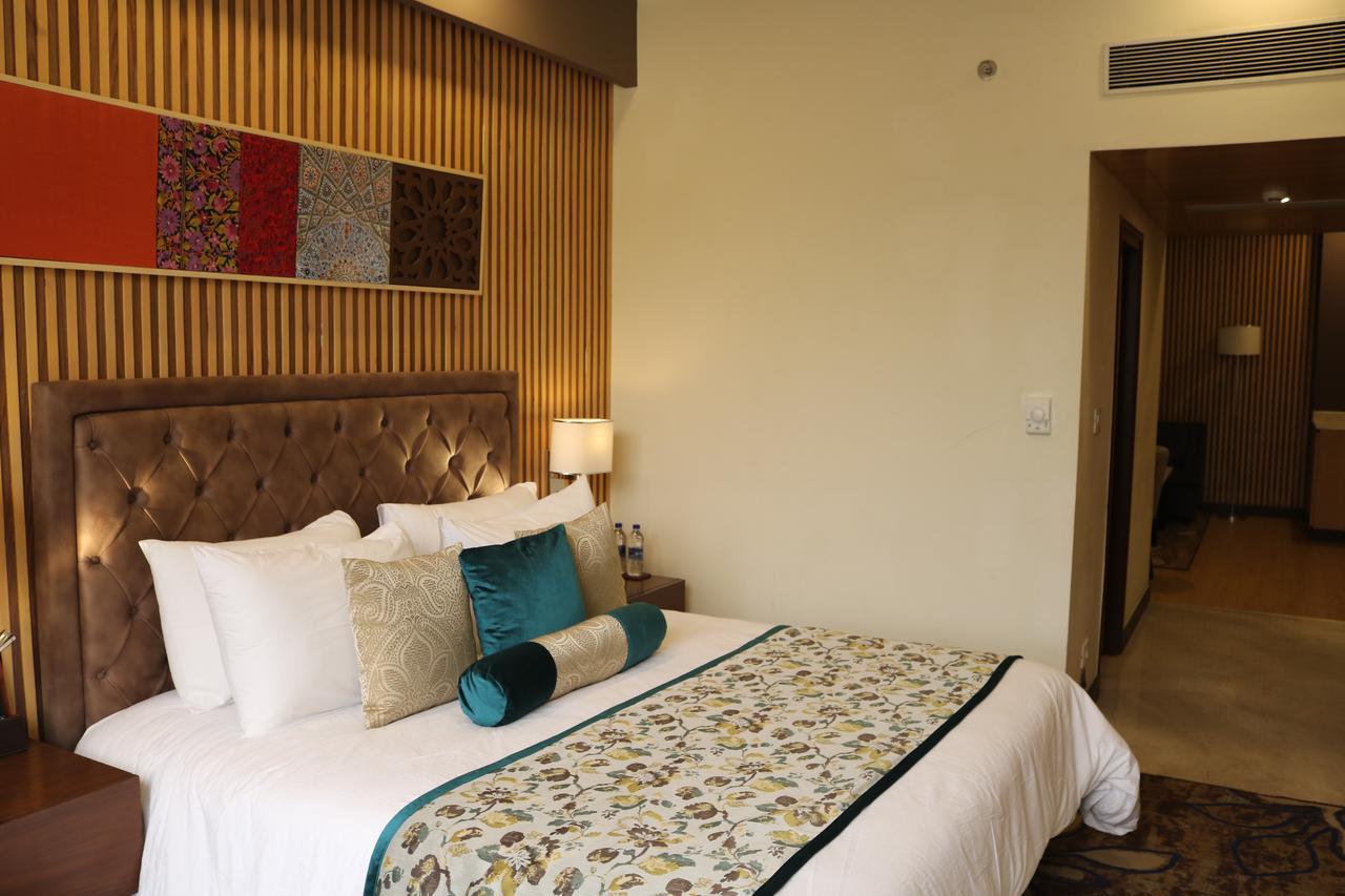 Radisson Srinagar Ξενοδοχείο Εξωτερικό φωτογραφία