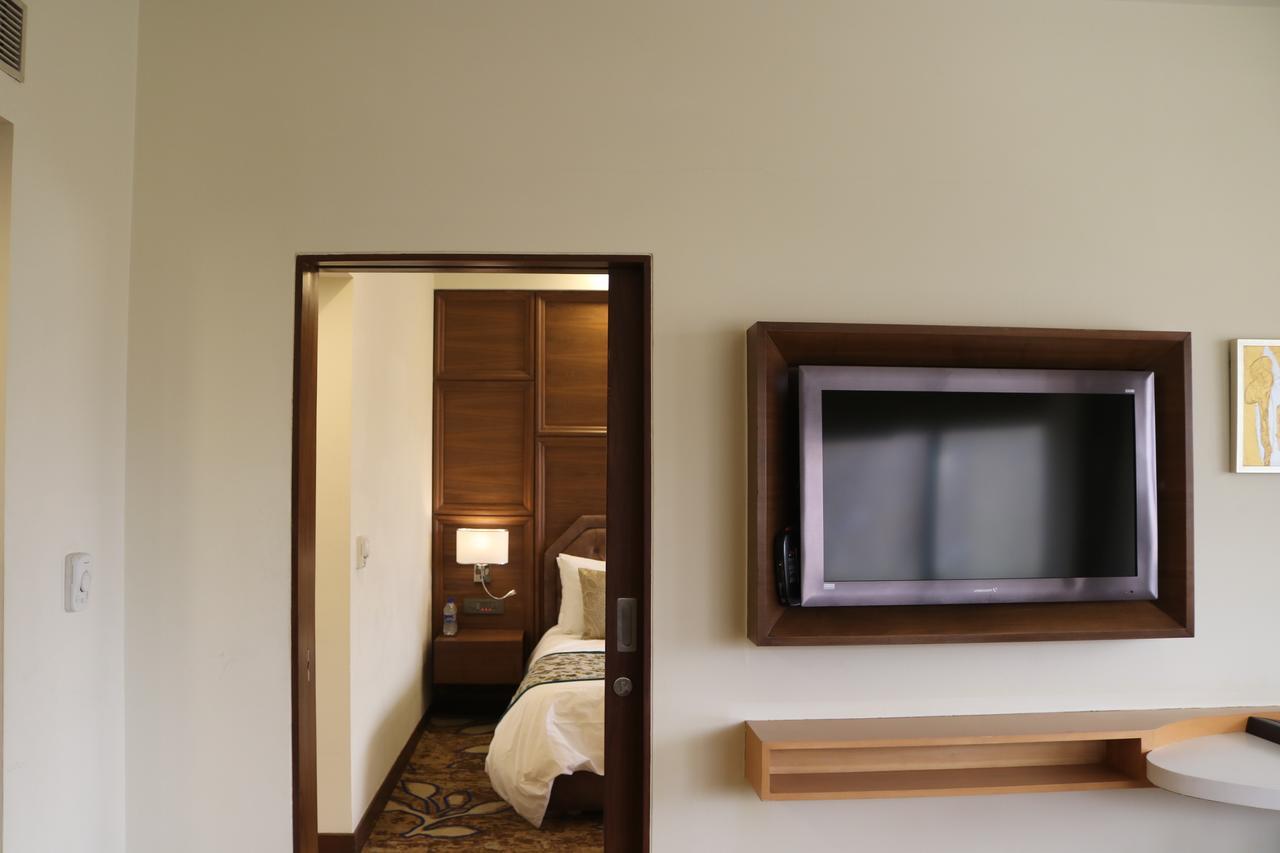 Radisson Srinagar Ξενοδοχείο Εξωτερικό φωτογραφία