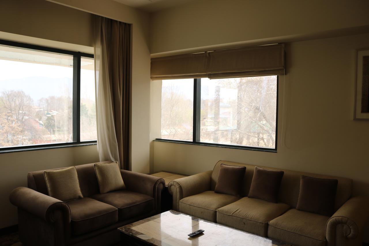Radisson Srinagar Ξενοδοχείο Εξωτερικό φωτογραφία
