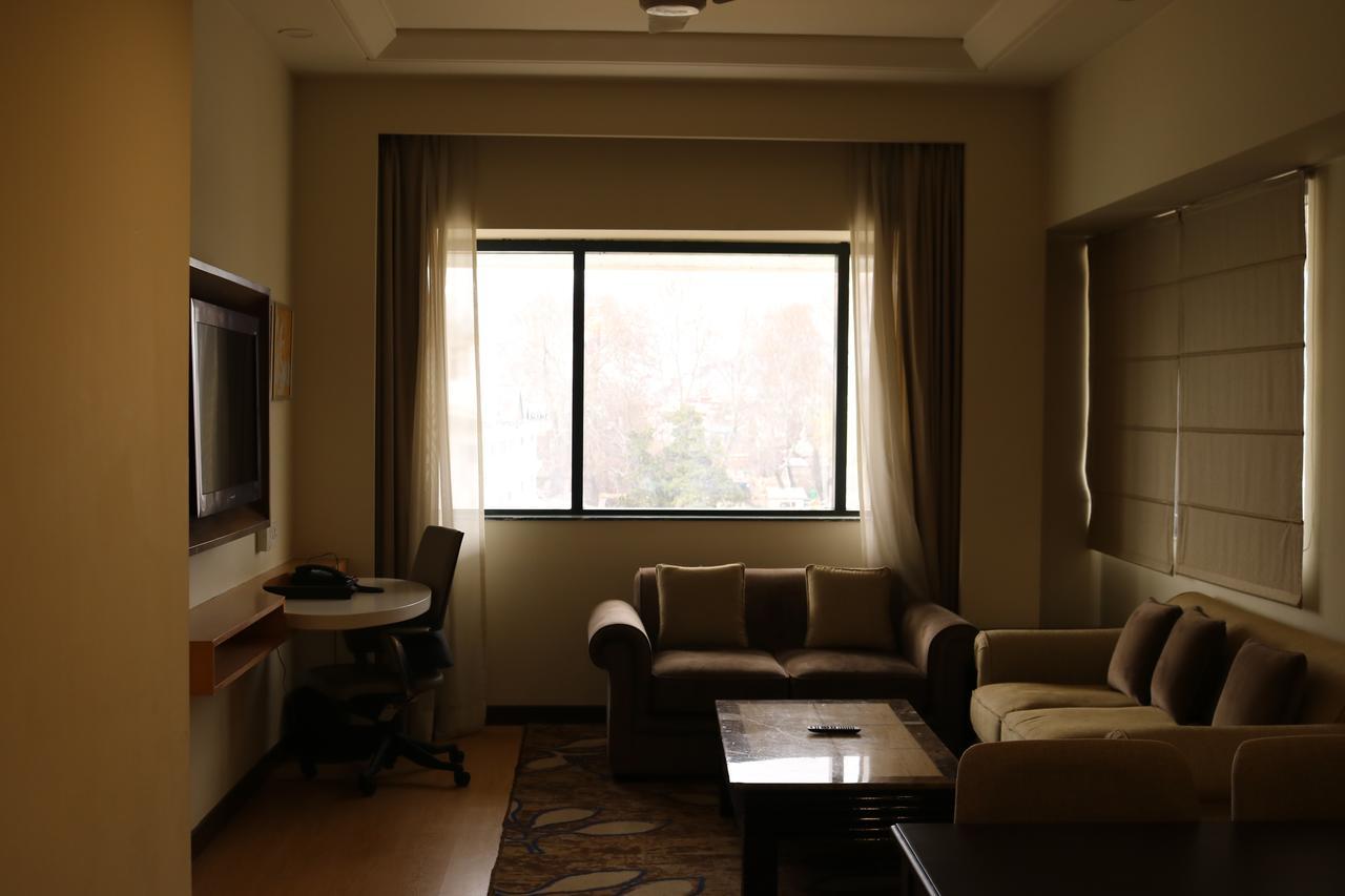 Radisson Srinagar Ξενοδοχείο Εξωτερικό φωτογραφία