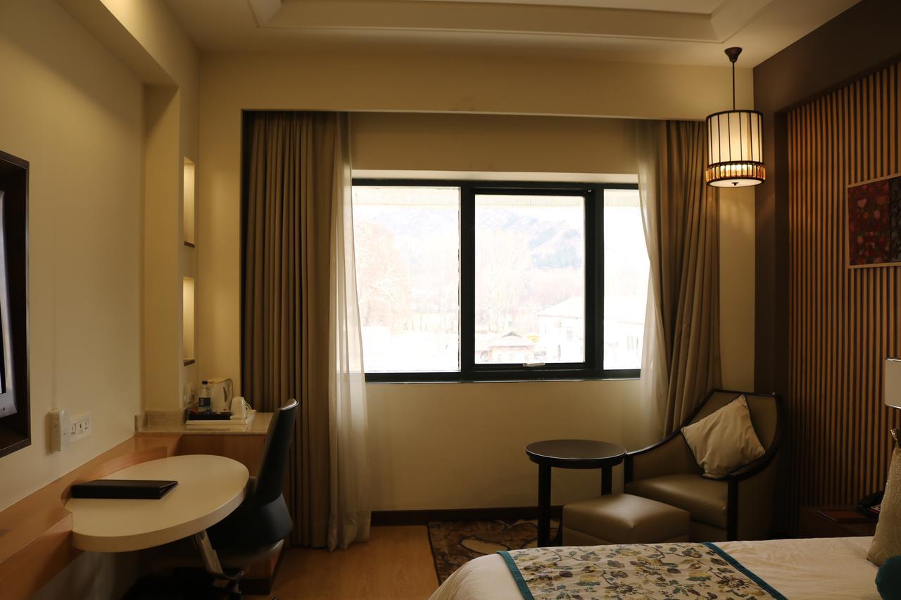 Radisson Srinagar Ξενοδοχείο Εξωτερικό φωτογραφία