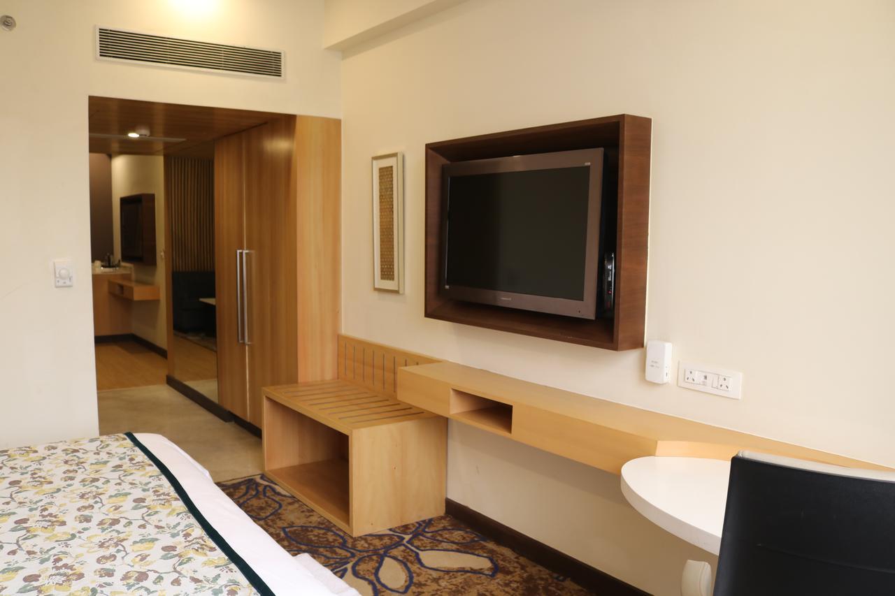 Radisson Srinagar Ξενοδοχείο Εξωτερικό φωτογραφία