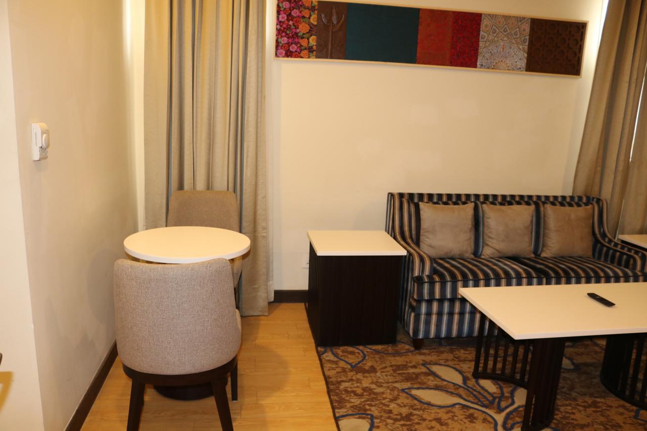 Radisson Srinagar Ξενοδοχείο Εξωτερικό φωτογραφία