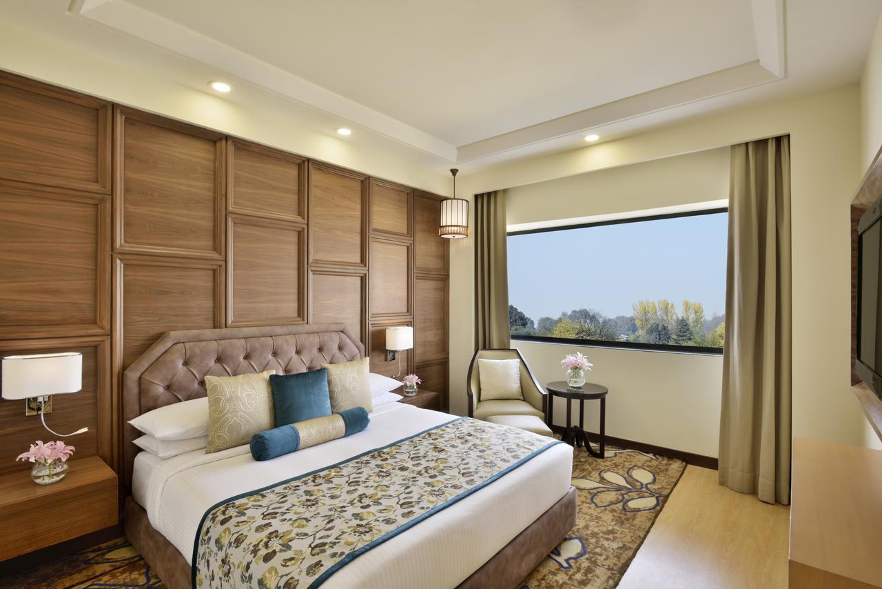 Radisson Srinagar Ξενοδοχείο Εξωτερικό φωτογραφία